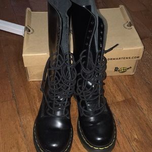 AUTHENTIC DR MARTENS